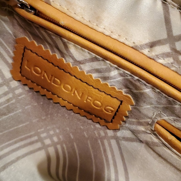 London Fog purse - Picture 3 of 4